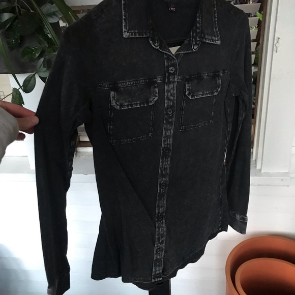 Rock and Republic- long sleeve button up, open back - Picture 2 of 4